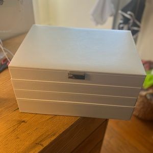 Stackers white Jewelry Box - Good condition